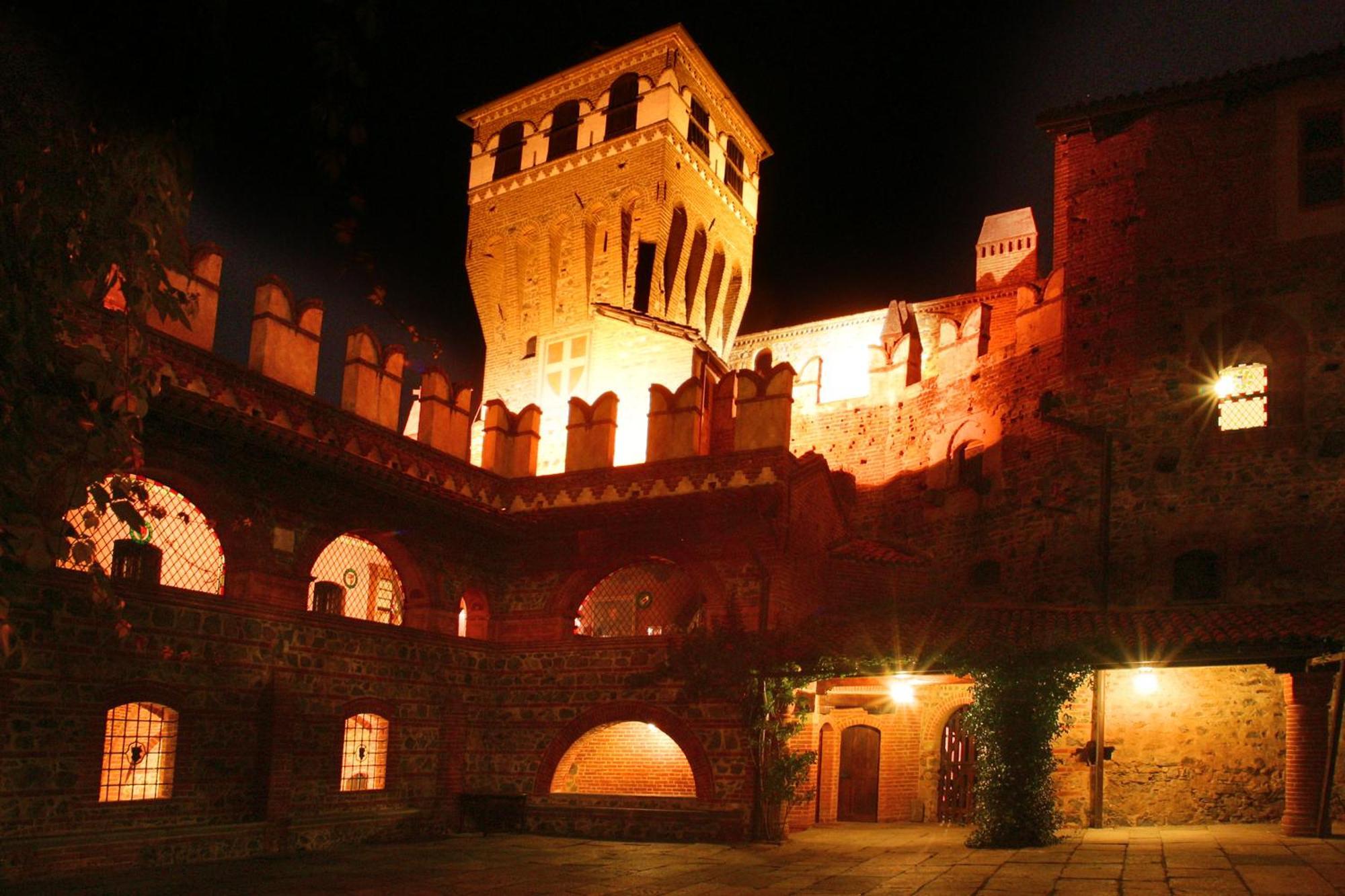 Castello Di Pavone Hotel Pavone Canavese Exterior foto