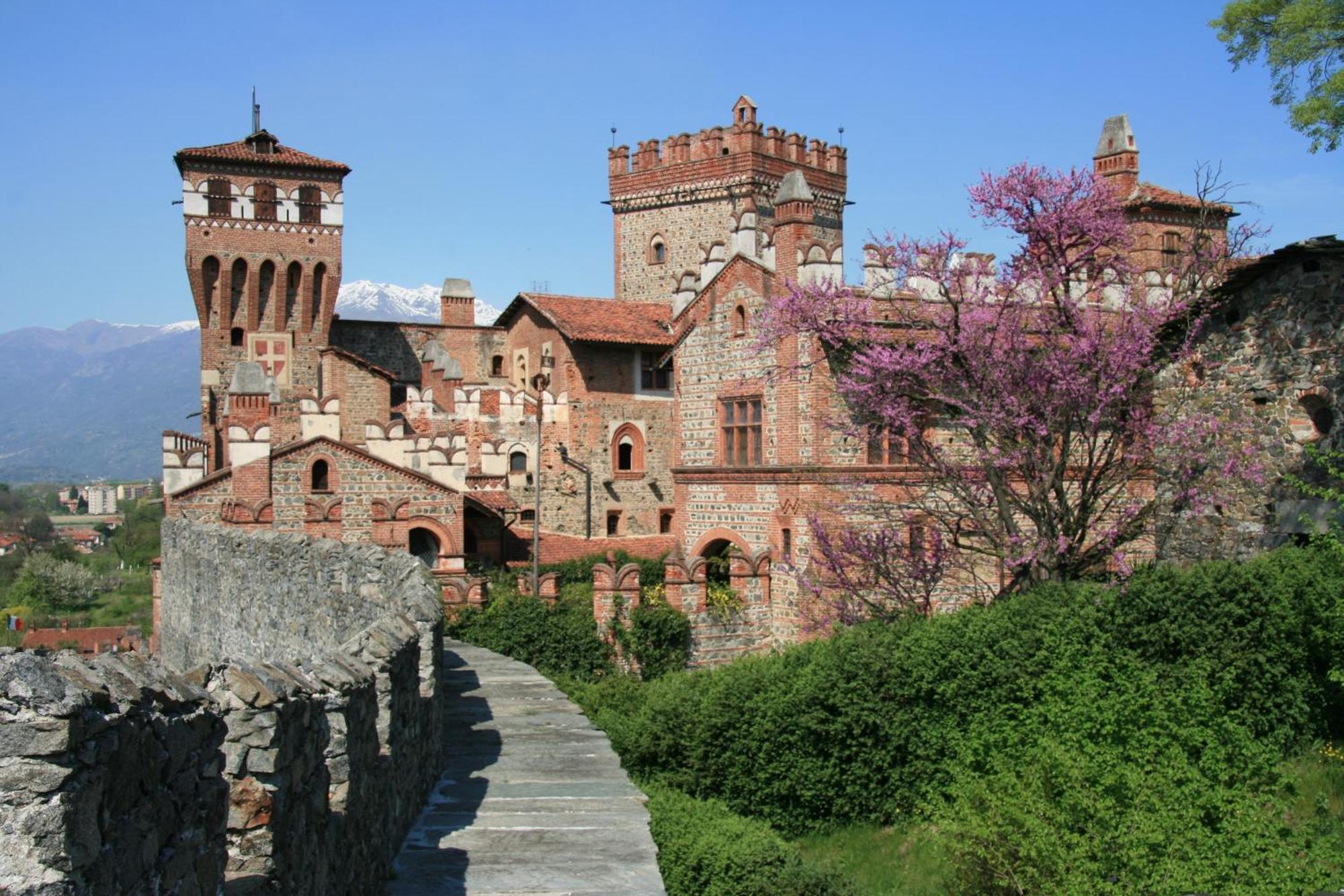 Castello Di Pavone Hotel Pavone Canavese Exterior foto