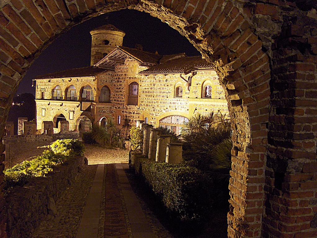 Castello Di Pavone Hotel Pavone Canavese Exterior foto