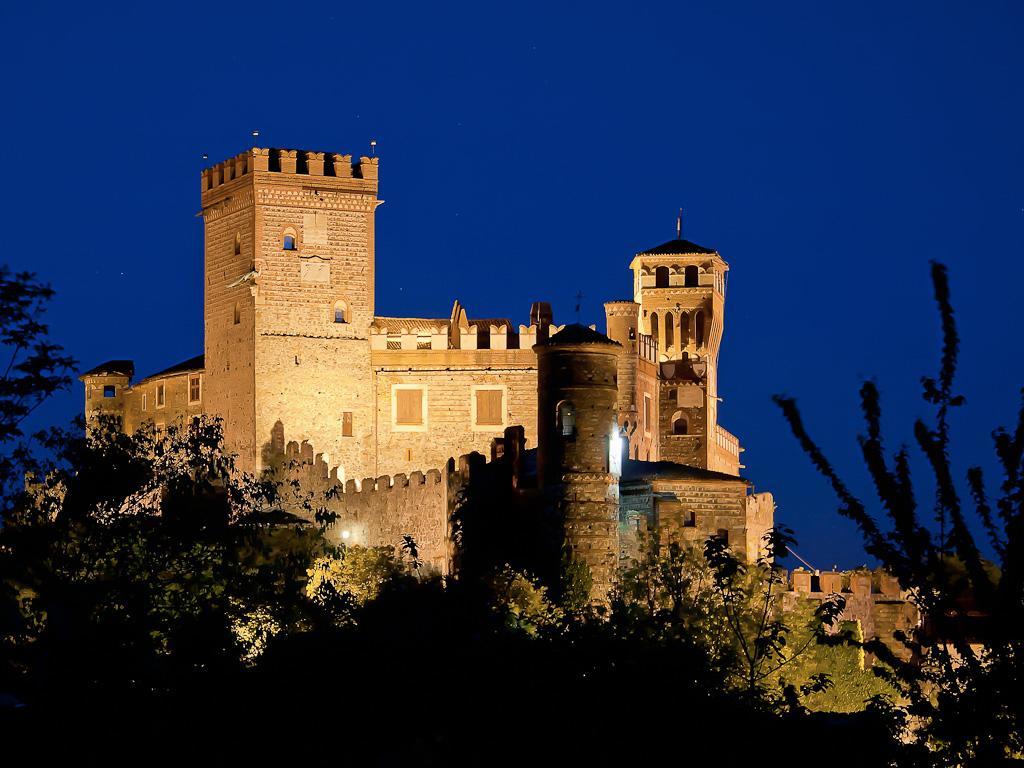 Castello Di Pavone Hotel Pavone Canavese Exterior foto