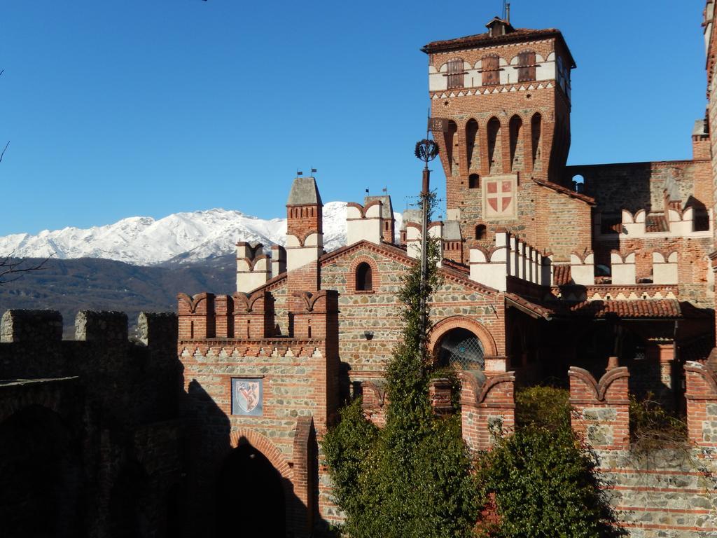Castello Di Pavone Hotel Pavone Canavese Exterior foto