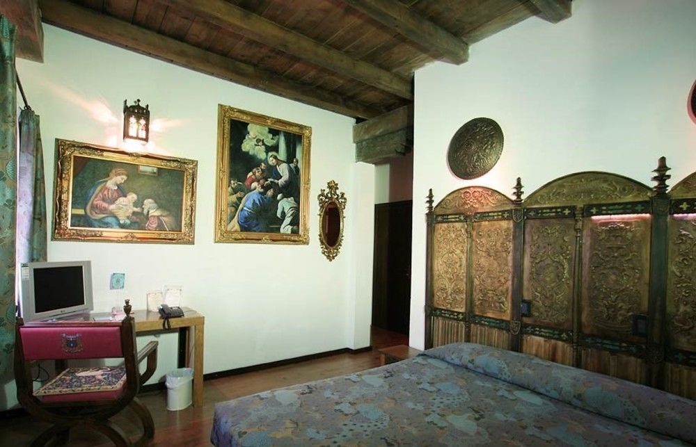 Castello Di Pavone Hotel Pavone Canavese Exterior foto