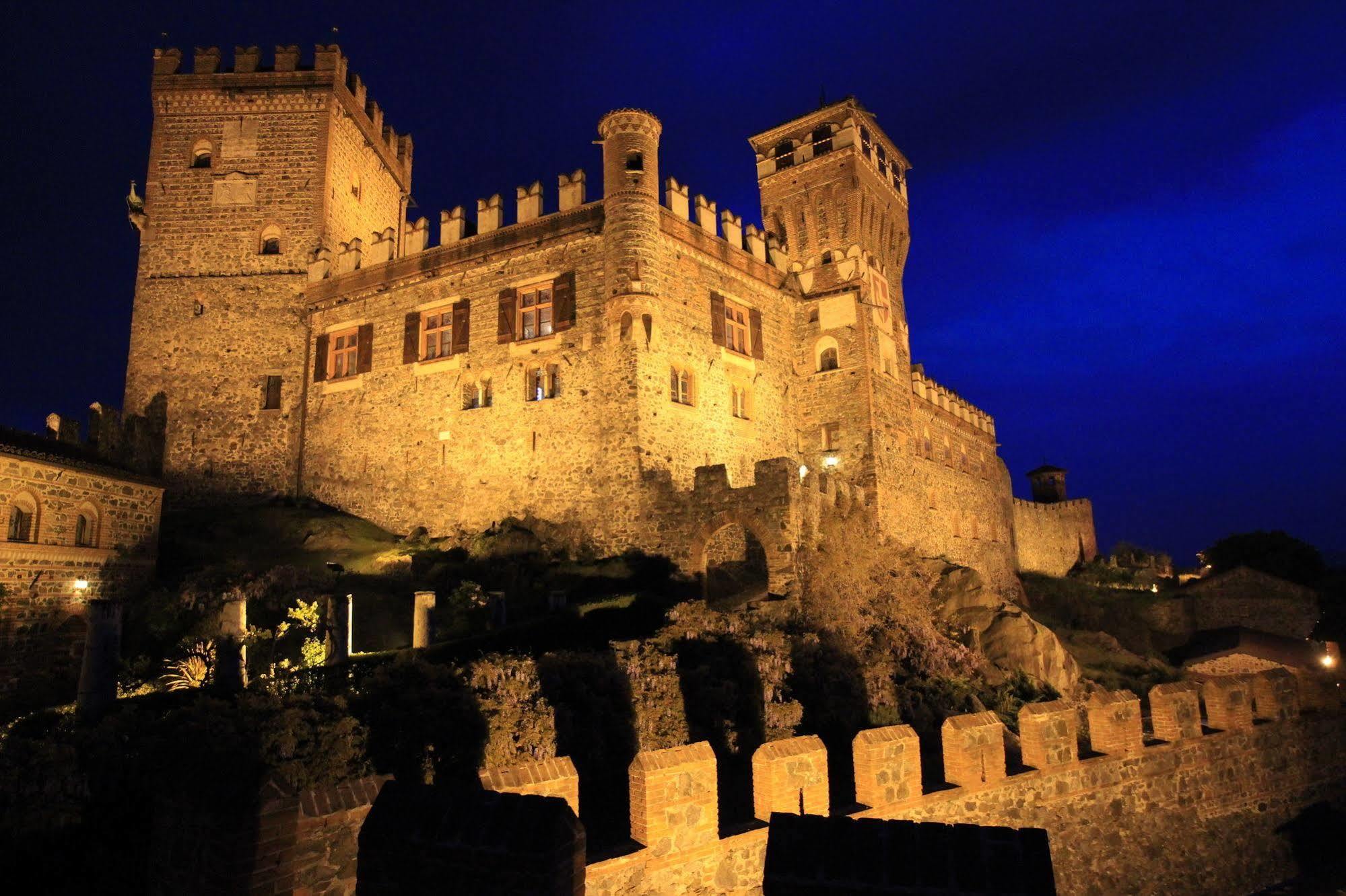 Castello Di Pavone Hotel Pavone Canavese Exterior foto