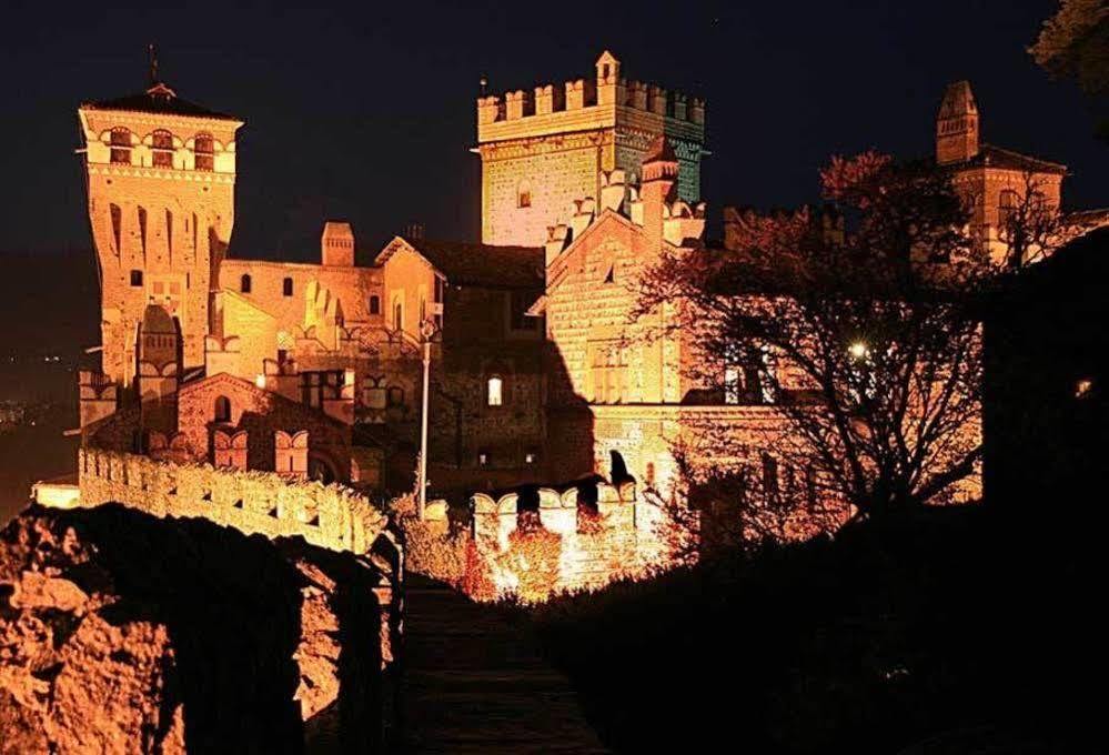 Castello Di Pavone Hotel Pavone Canavese Exterior foto