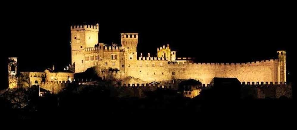 Castello Di Pavone Hotel Pavone Canavese Exterior foto