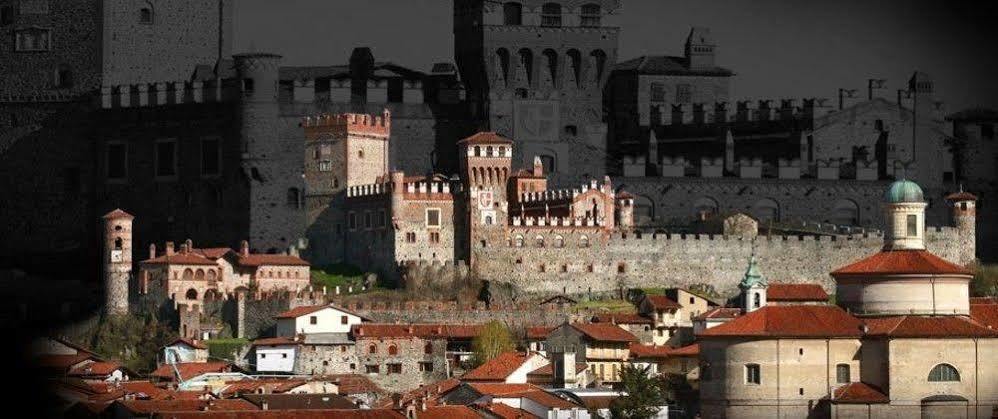 Castello Di Pavone Hotel Pavone Canavese Exterior foto