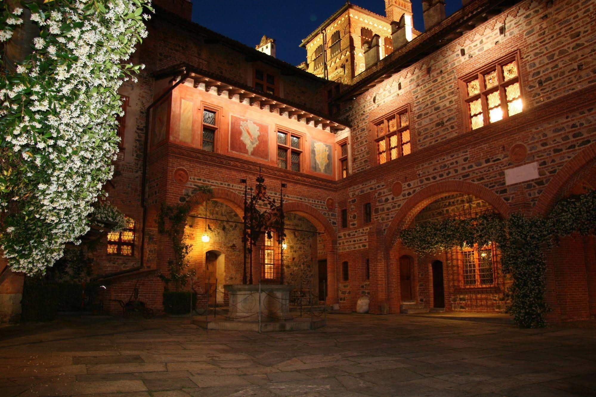 Castello Di Pavone Hotel Pavone Canavese Exterior foto