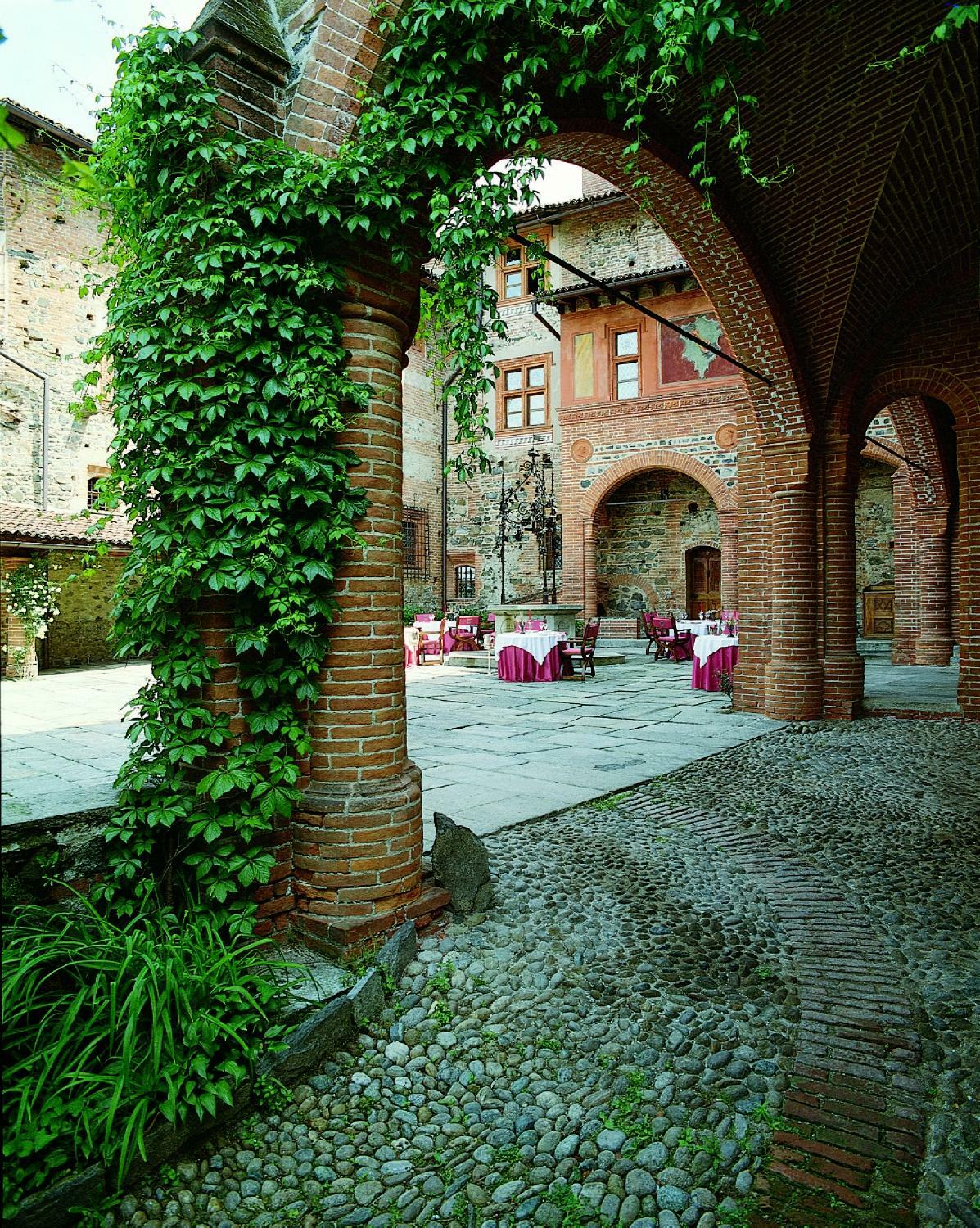 Castello Di Pavone Hotel Pavone Canavese Exterior foto